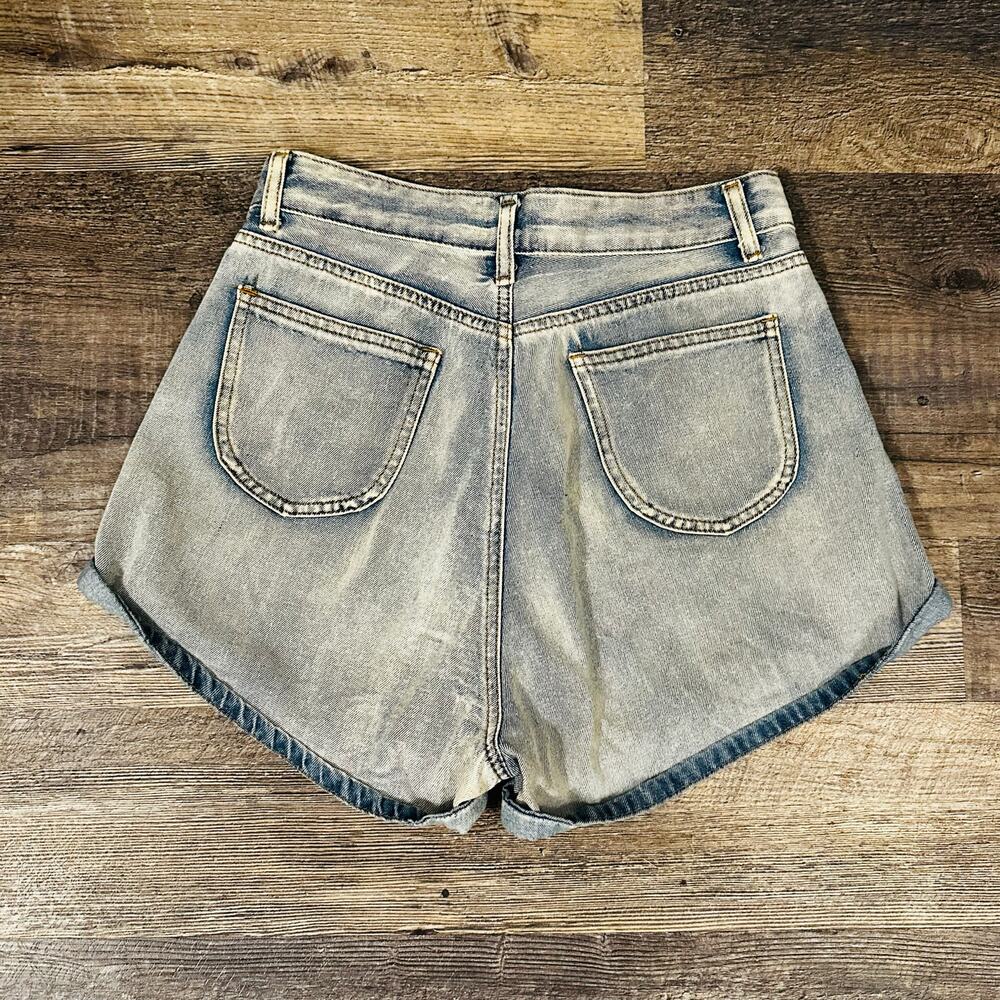 Princess Polly Women's Blue Solid Denim Flat Front Rolled Hem Mom Shorts Size 2 - Picture 2 of 3